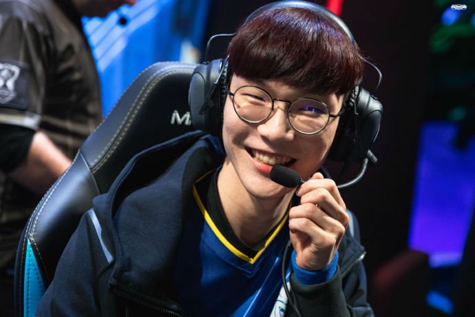 关于S赛传奇谢幕,球迷泪洒赛场的信息 关于S赛传奇谢幕,球迷泪洒赛场的信息