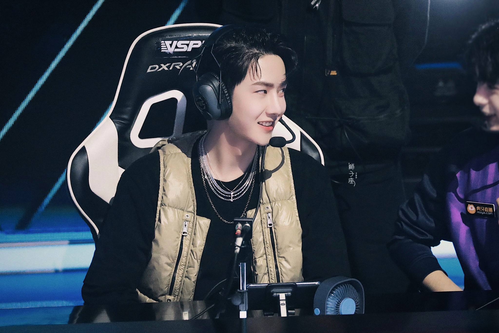 和平精英明星选手受伤退赛,引发热议 和平精英明星选手受伤退赛,引发热议