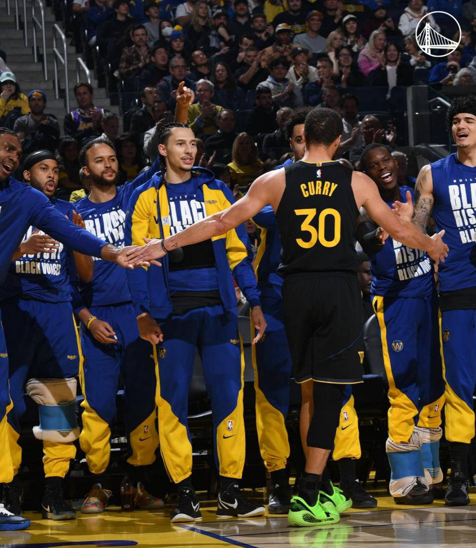 勇士险胜魔术，拉文带队取胜