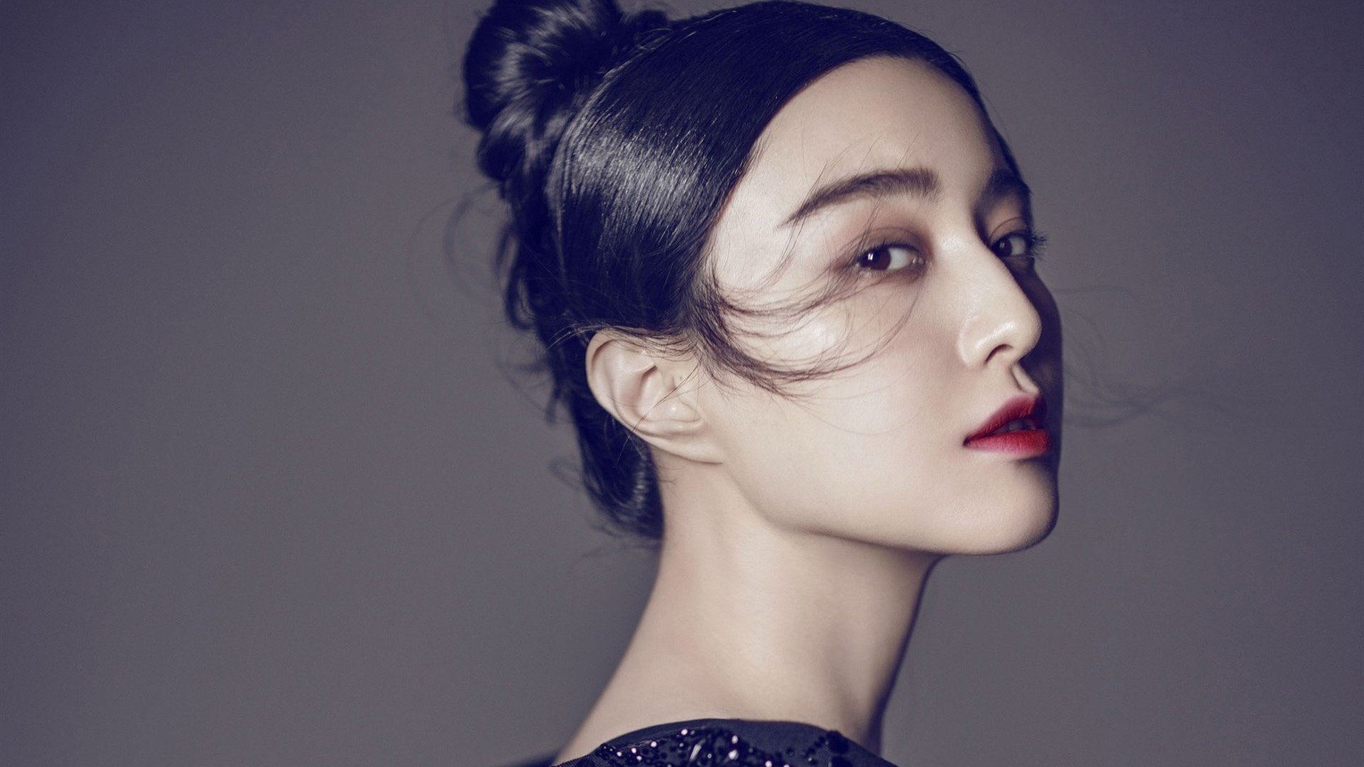 戈贝尔筑墙内线无解，国王火力全开强势锁定季后赛