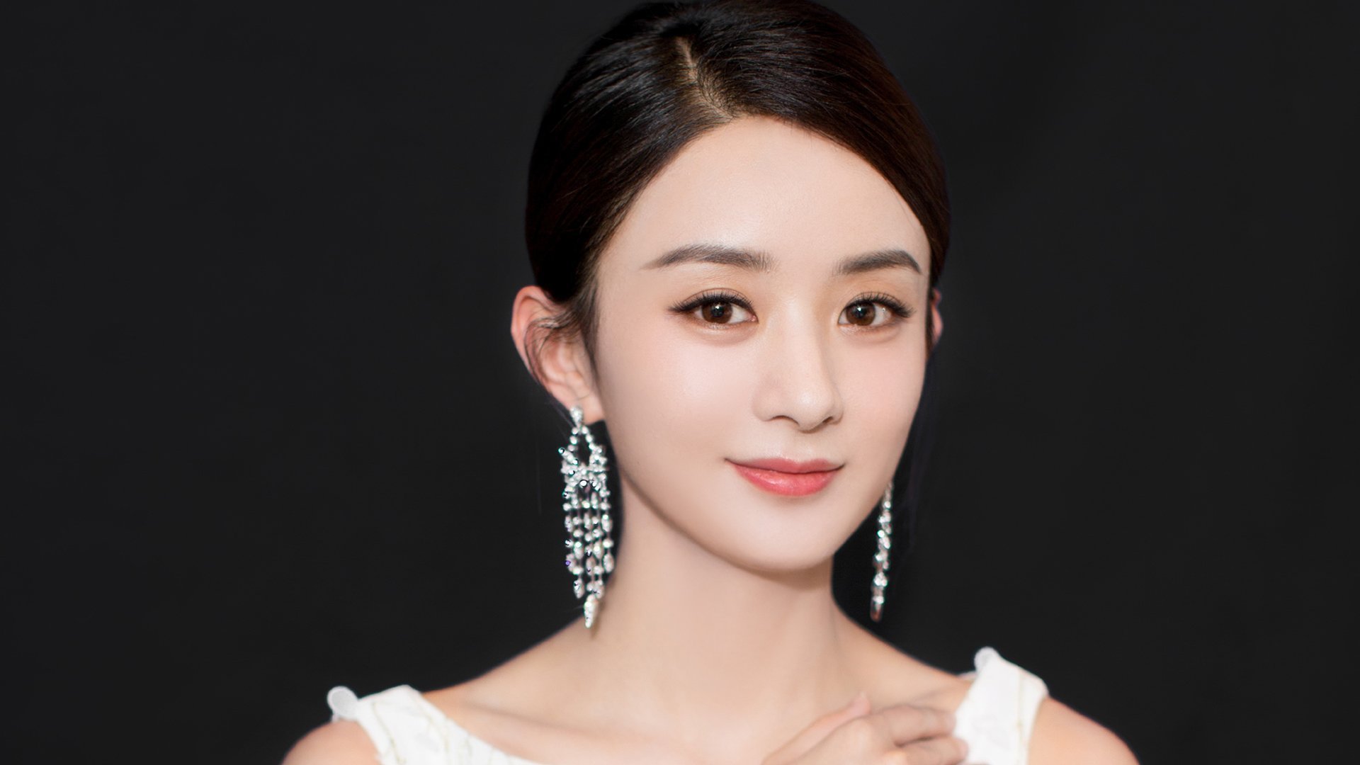 当绿色传奇遇见东方巨龙，凯尔特人掀翻深圳队，詹姆斯进攻端书写不朽篇章