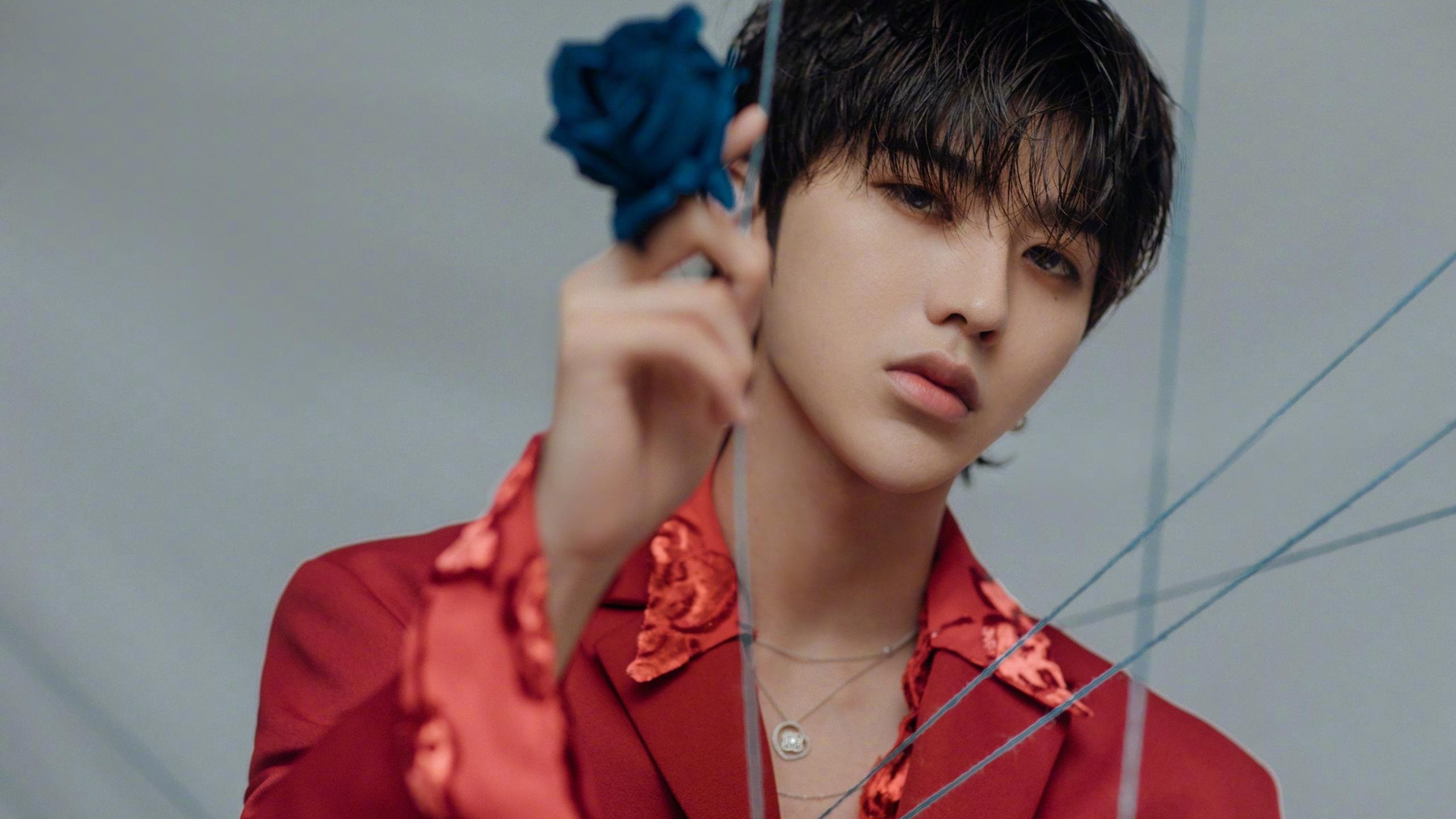 他闯错了球场，却打对了比赛，浓眉在76人对阵黄蜂的诡异胜利