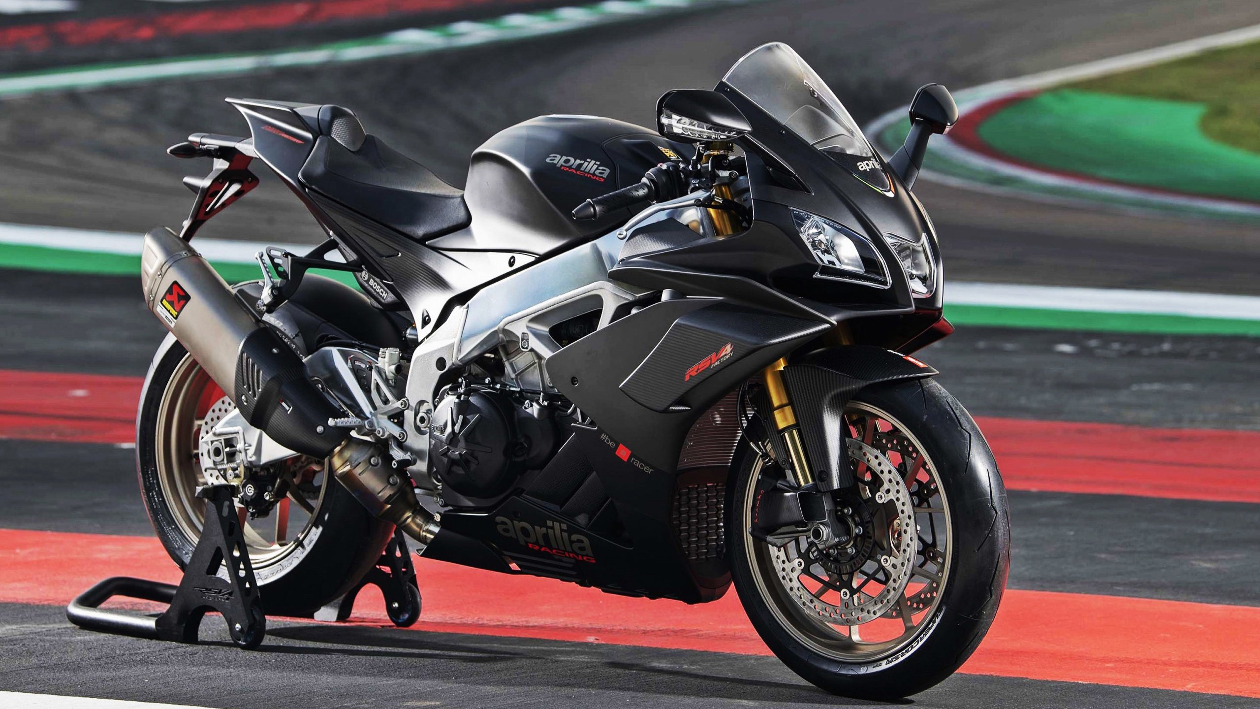 暗巷篮球与巨龙舞台,当拉文在聚光灯下醒来